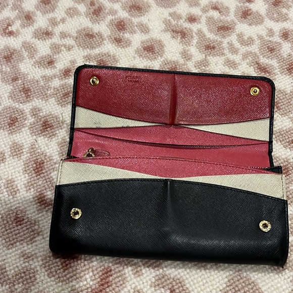 Authentic PRADA Wallet - Picture 2 of 9